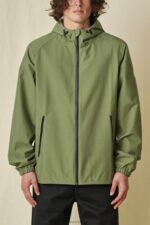 Globe Brand aceituna chaqueta de spray rompedor 68L0T333 ropa